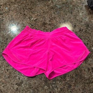 Lululemon Hotty Hot Low-Rise Lined Short 4” Size 6